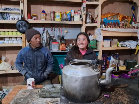 Nangsal, en su casa de té