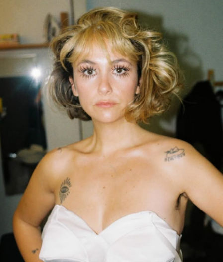 Rigoberta Bandini fent fotos per la portada del seu nou disc.