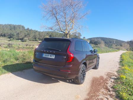 Con una velocidad máxima limitada a 180 km/h, puede acelerar de 0-100 km/h en 5,4 segundos