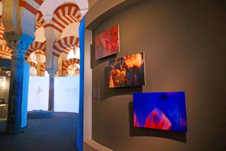 Las tres obras de Isaura Marcos expuestas en la Catedral de Córdoba.