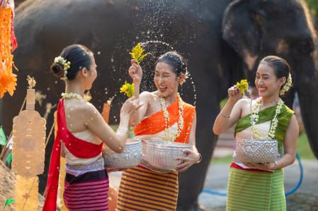Tailandesas celebrando el festival del agua, Songkran