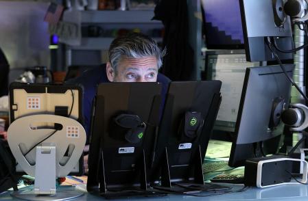 Un operador de bolsa durante los días convulsos de caídas provocadas por las decisiones de Trump&nbsp;