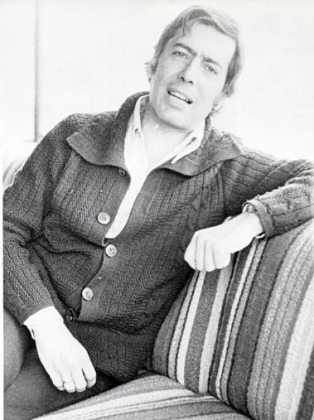 Desde muy joven, Vargas Llosa tuvo su corazón ocupado por diversas mujeres.