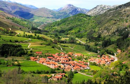 Las calles y casonas de piedra milenaria de Carmona se enmarcan en un paisaje de cuento