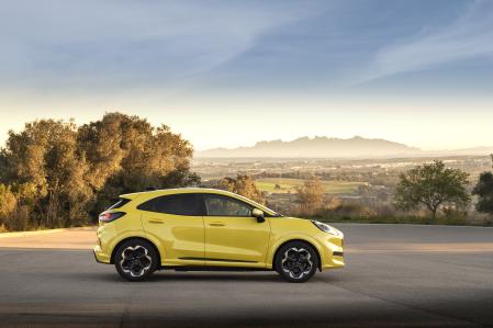 El color amarillo eléctrico es uno de los más llamativos de la gama 