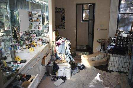 Así estaba el cuarto de baño de la casa del matrimonio