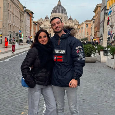Carmen Alcayde y su novio Charli en una imagen de redes sociales.