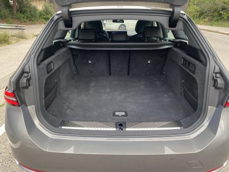La mayor abertura del maletero, combinada con un umbral bajo, facilita la colocación de grandes bultos&nbsp;