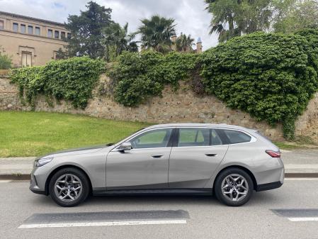 Tiene una línea de carrocería que no rompe esquemas, clásica y reconocible