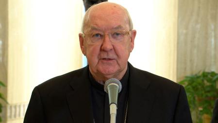El cardenal Kevin Farrell, Camerlengo del Vaticano, durante el anuncio de la muerte del papa Francisco&nbsp;