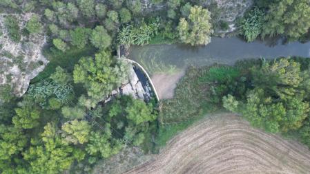 ANTES.La Agència Catalana de l'Agua ha retirado la esclusa de la antigua colonia Rio para restaurar el curso fluvial de la riera de Calders en Monistrol de Calders