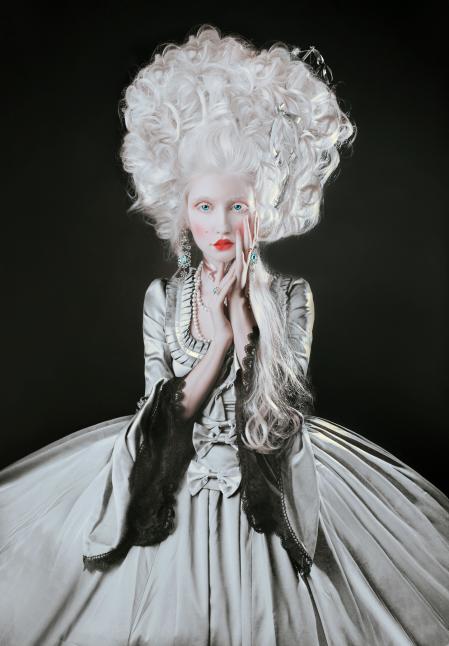 Durante los siglos XVII y XVIII, los aristócratas europeos aplicaban capas gruesas de maquillaje blanco