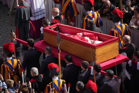 Traslado de los restos del Papa a la Basílica de San Pedro