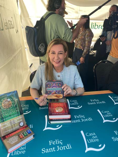 Eva García Sáenz de Urturi recibe pastas de Aquitania&nbsp;