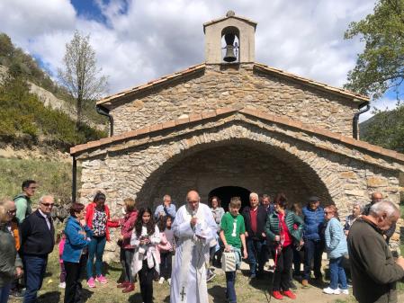Romería a una ermita el lunes de Pascua en Campo.