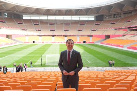 Moreno Bonilla en el Estadio de la Isla de la Cartuja (Sevilla)