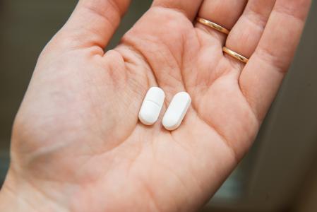 El ibuprofeno conlleva mayores riesgos que el paracetamol al ser un antiinflamatorio