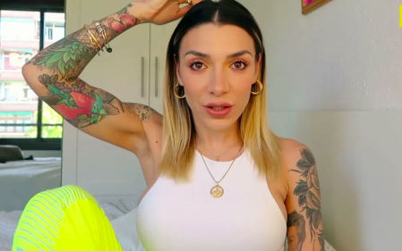 Paula en un vídeo de su canal de Mtmad.