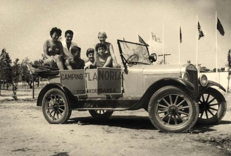 Clientes en La Nòria de Torredembrara, en 1962