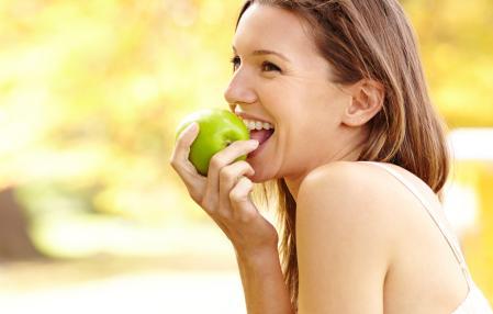 Ciertos alimentos como la manzana activan la maquinaria extra de quema de grasa de tu cuerpo gracias al ácido ursólico