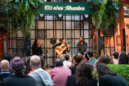 La experiencia dentro del jardín contará también con íntimos conciertos acústicos que se enmarcan dentro del ciclo 'Momentos Alhambra'