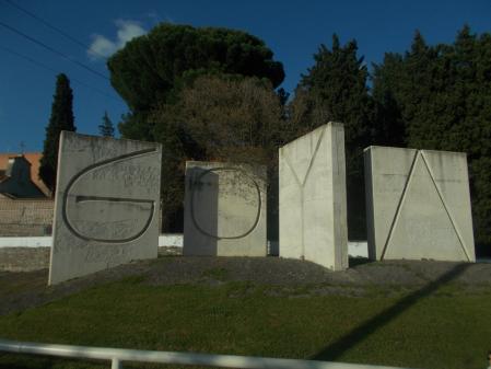 Monolitos de hormigón.