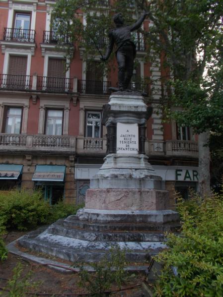 Monumento al teniente de infantería Jacinto Ruiz.