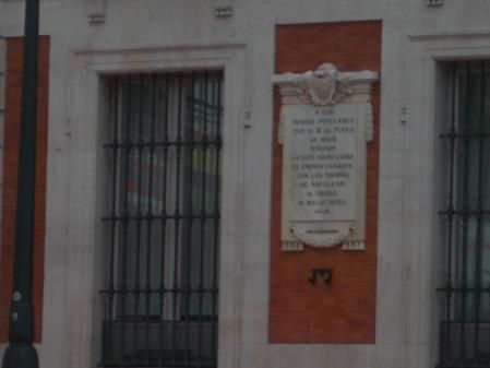 Placa a los héroes populares del 2 de Mayo 1808.