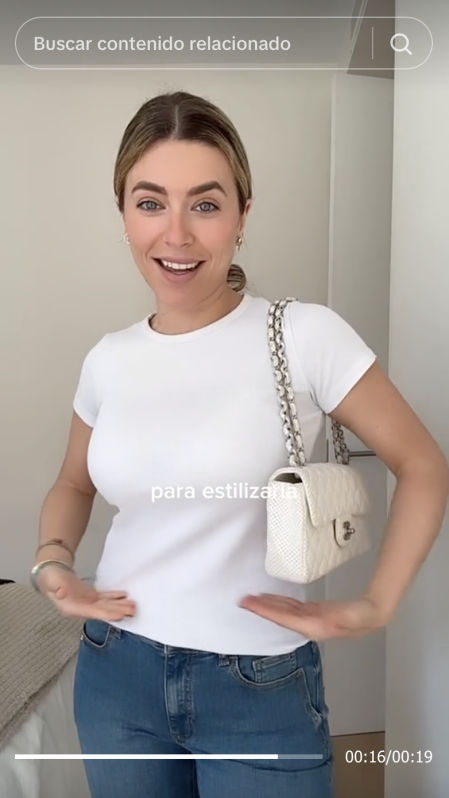 Natalia Cebrián recomienda usar bolsos pequeños para estilizar la figura