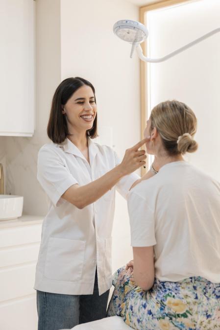 La doctora Rita Sêco durante una consulta con una paciente