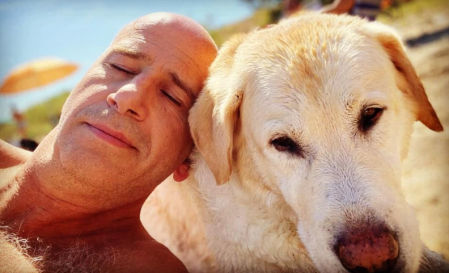 Xavi Coral con su perro, Walter