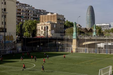 El Ayuntamiento de Barcelona analizará el estado de conservación de 28 terrenos municipales de juego