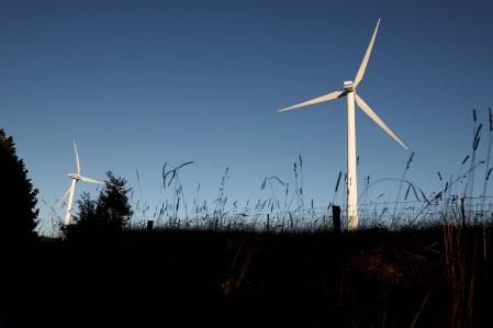 Dos turbinas eólicas del Parque Eólico Hampton, cerca de las Montañas Azules, a unos 150 kilómetros de Sídney.