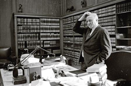 El juez de la Corte Suprema William O. Douglas en 1964