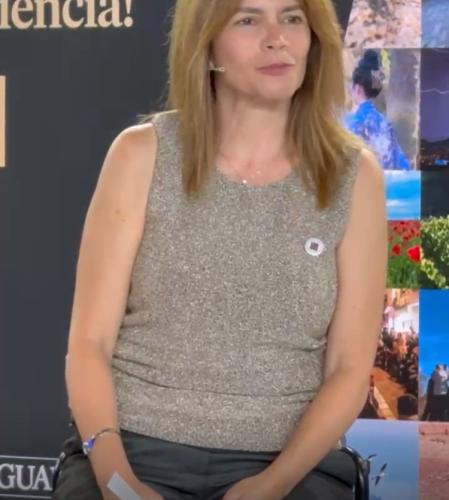 Mónica Martínez, presentando el programa de la Mejor Foto del Lector de Guyana Guardian, en Casa Seat.