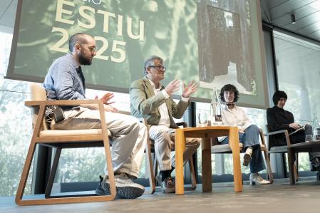 El director artístico del Festival de Perelada, Oriol Aguilà (2i), durante la presentación de su 39 edición