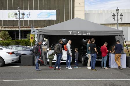 Automobile Barcelona dispone de una zona de Test Drive, en la que los visitantes pueden probar coches de varias marcas en el trazado de Montjuïc
