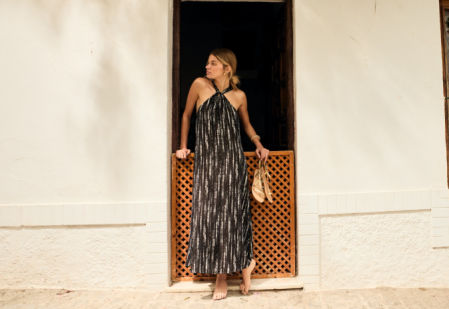 Vestido largo, cogido al cuello y estampado, con Leonor Borges