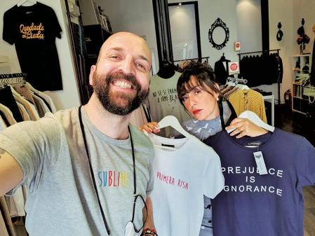 Paco Varela, con la actriz Candela Peña