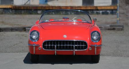 Este fue el primer Corvette de la historia con un V8 en sus entrañas.