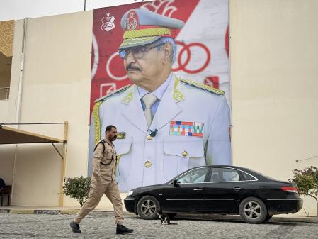 Imagel del general Haftar en la ciudad libia de Bengasi