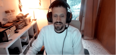 Héctor Mateo Prió, en su estudio.