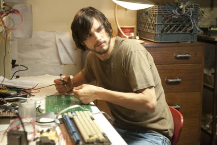 Fotograma de 'Jobs: EL hombre que revolucionó al mundo', con Ashton Kutcher.