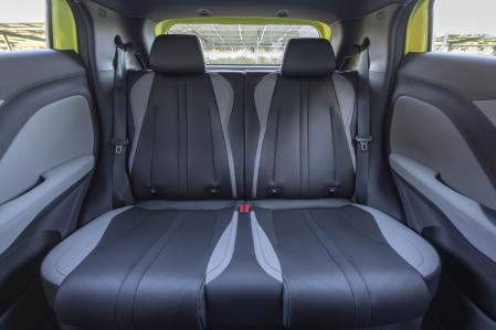 La banqueta trasera está homologada solo para dos personas 