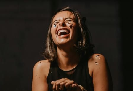 La risa es terapia: alivia el estrés, eleva el ánimo y reconecta con lo esencial