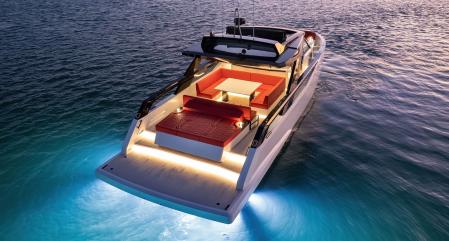 El moderno y estiloso yate para empezar a pensar en el verano.