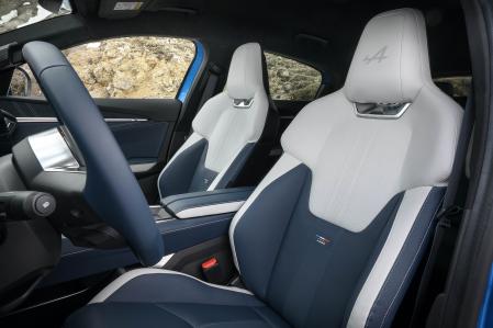 Habrá seis colores de carrocería disponibles: Negro, Azul Abysse, Azul Alpine Vision, Noir Profond, Bleu Abysse, Bleu Alpine Vision, Plata Mercurio, Blanco y Gris Tonerre Mate