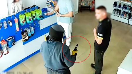Detenido tras intentar atracar una gasolinera de Águilas (Murcia) a punta de pistola