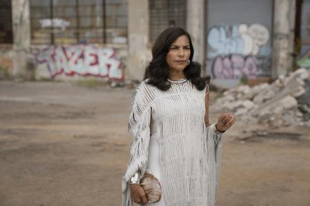 Sarita Choudhury tiene tanta personalidad como Seema que uno se olvida de qué personaje sustituye.