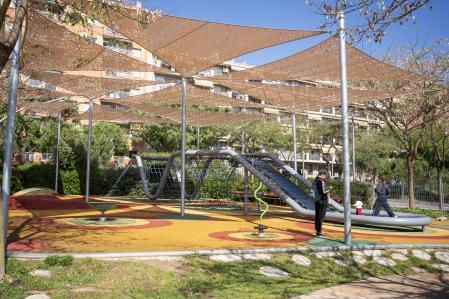 Els tendals són una solució fàcil per crear espais d'ombres<br>